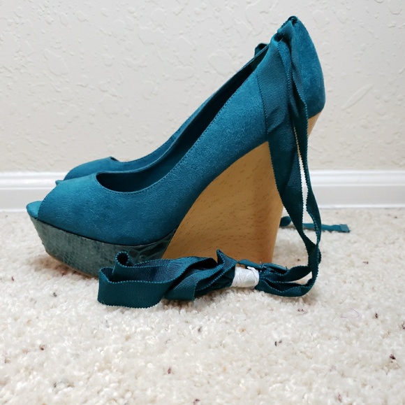 Jennifer Lopez teal peep-toe platform wedges - Picture 1 of 4